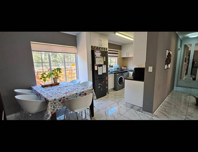 3 BEDROOM TOWNHOUSE TO LET IN SUNDOWNER